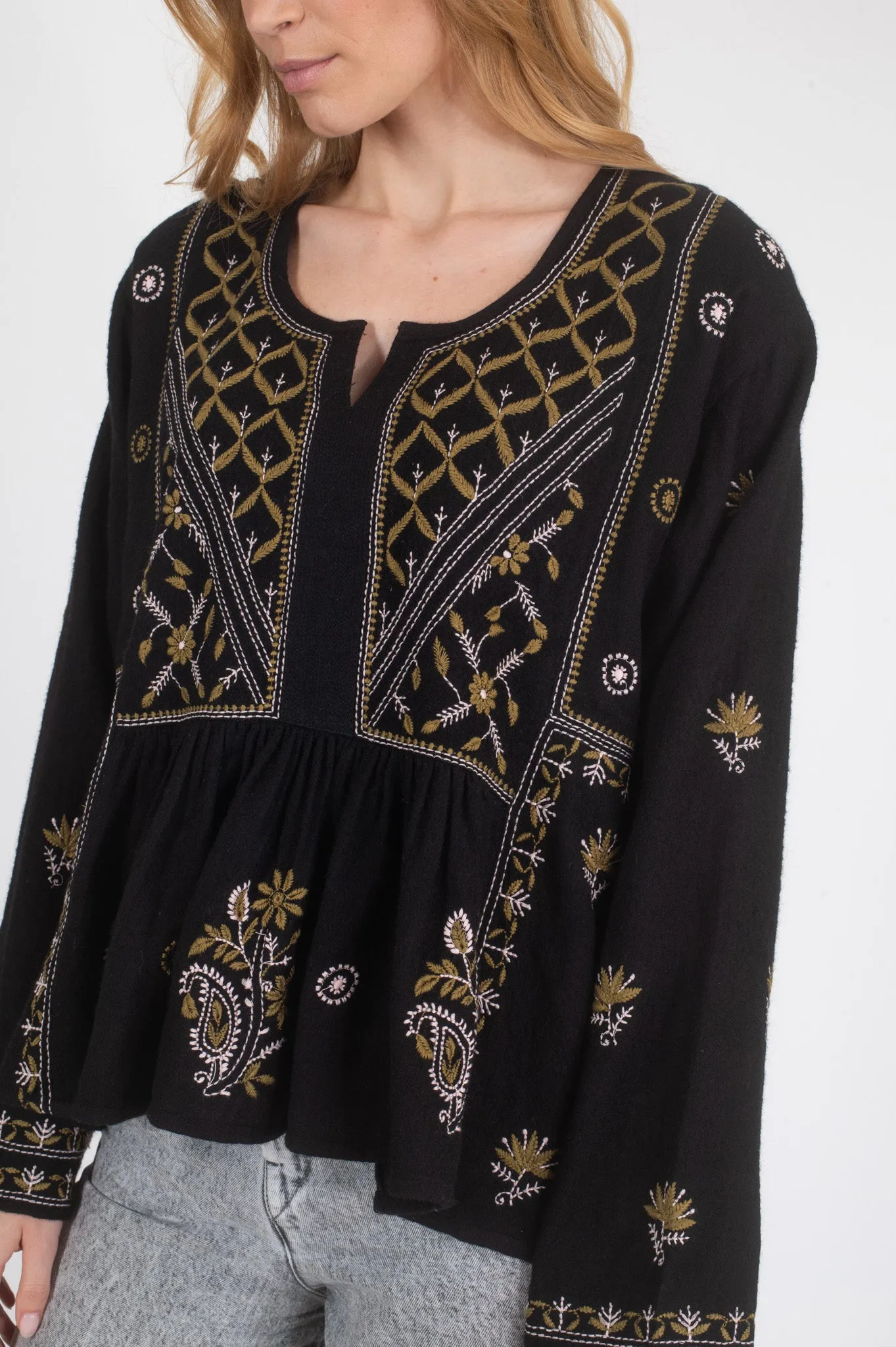 Blouse noire brodée HIPPY