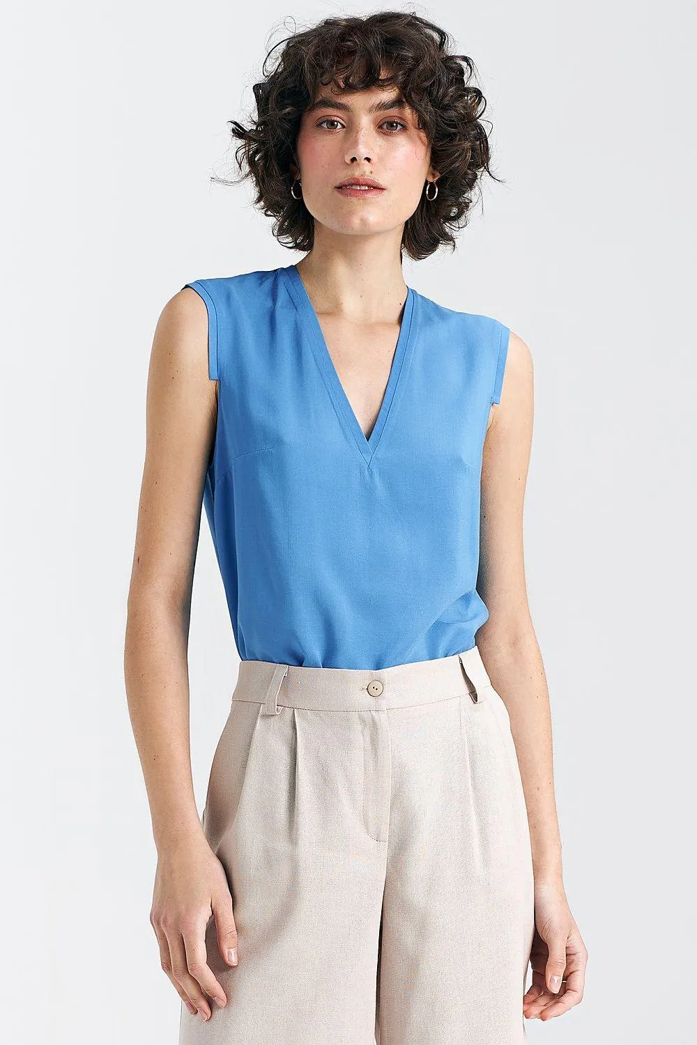 Chic Sleeveless Viscose Blouse with Pleated Details